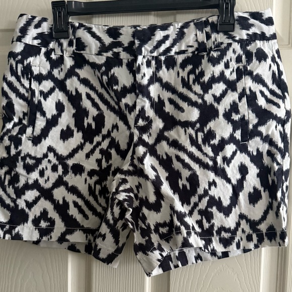 LOFT Black and White Patterned Women's Shorts - Picture 1 of 5
